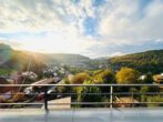 Neubau: Luxuriöse 3-Zimmer Penthouse Wohnung mit 2 Garagen Stellpl. Aufzug und traumhafter Aussicht - Ausblick