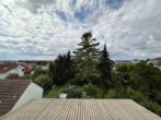 Freistehendes Einfamilienhaus in ruhiger Wohnlage mit schönem Garten - Ausblick Dachboden